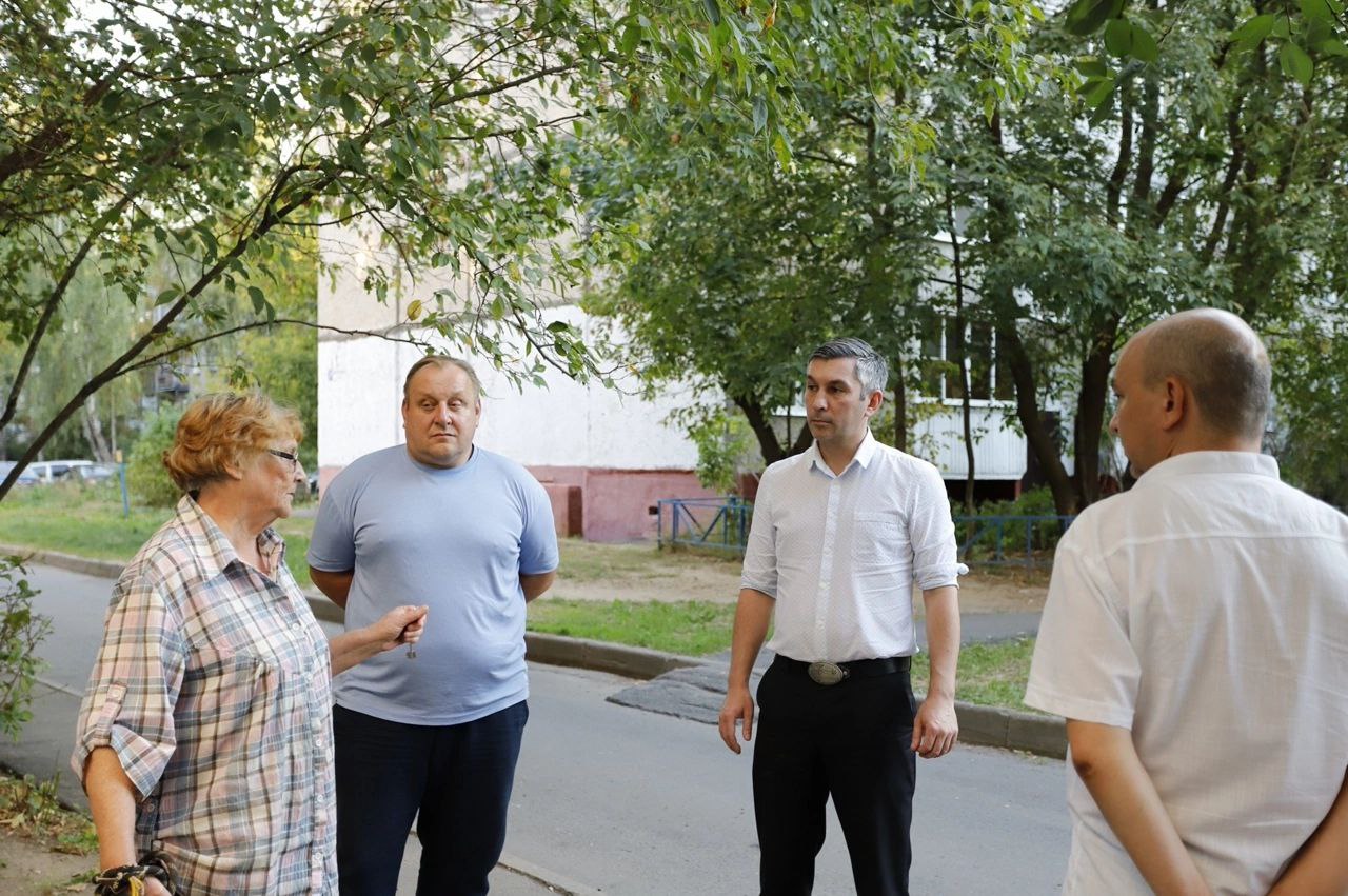 Первый заместитель главы городского округа Фрязино Нодар Бощеван встретился с жителями города в рамках традиционного обхода территории