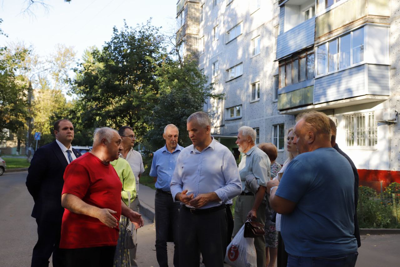 Глава городского округа Фрязино проверил исполнение поручений, сформированных вместе с жителями дома 16 по улице Полевая