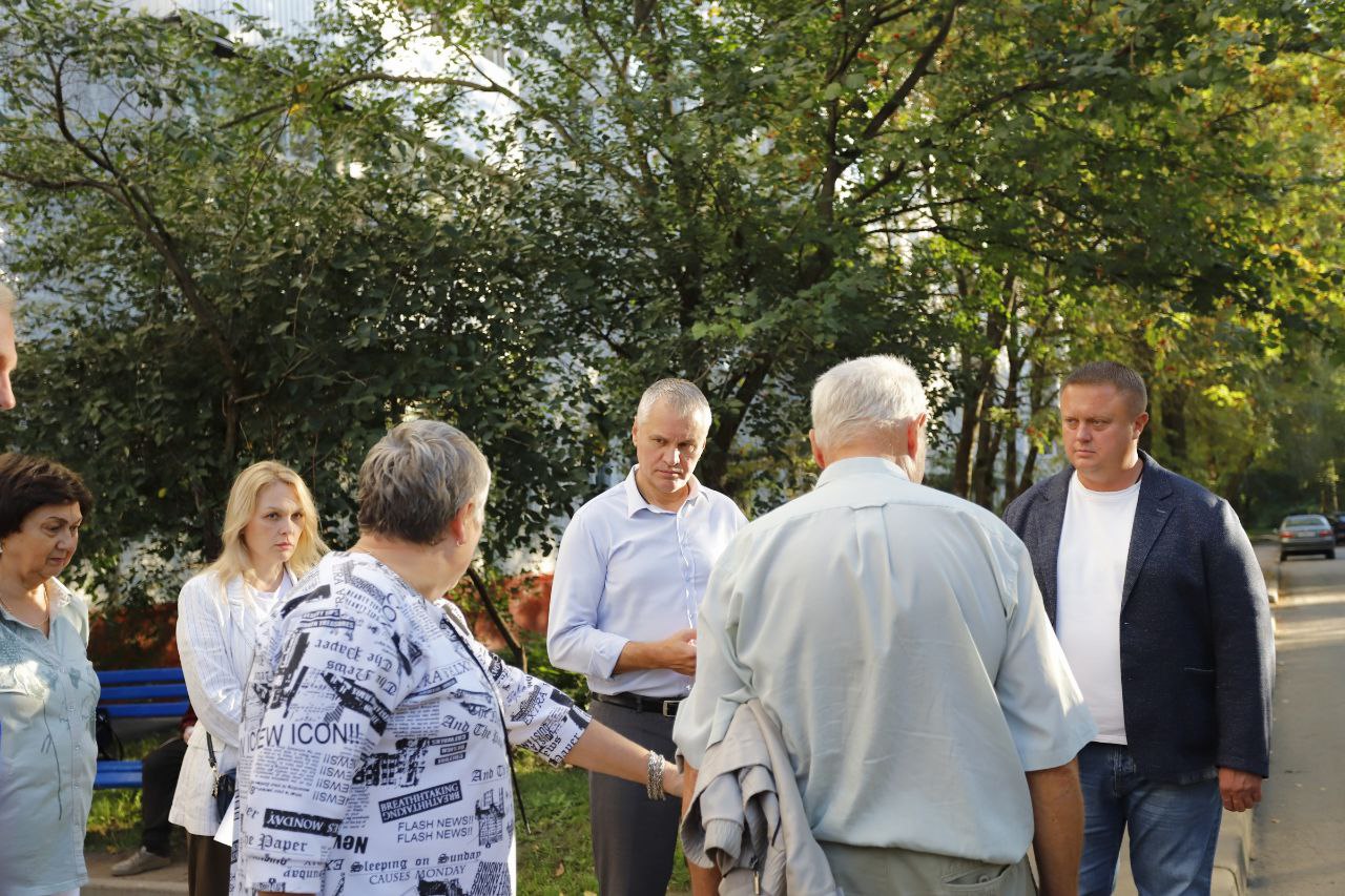 Глава городского округа Фрязино проверил исполнение поручений, сформированных вместе с жителями дома 16 по улице Полевая
