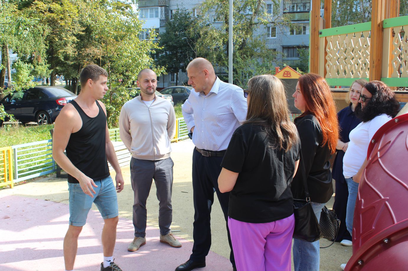 Заместитель городского округа Фрязино Антон Тропин встретился с жителями домов № 10 и № 14 по улице Полевой