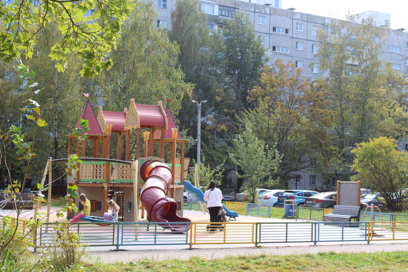 Заместитель городского округа Фрязино Антон Тропин встретился с жителями домов № 10 и № 14 по улице Полевой