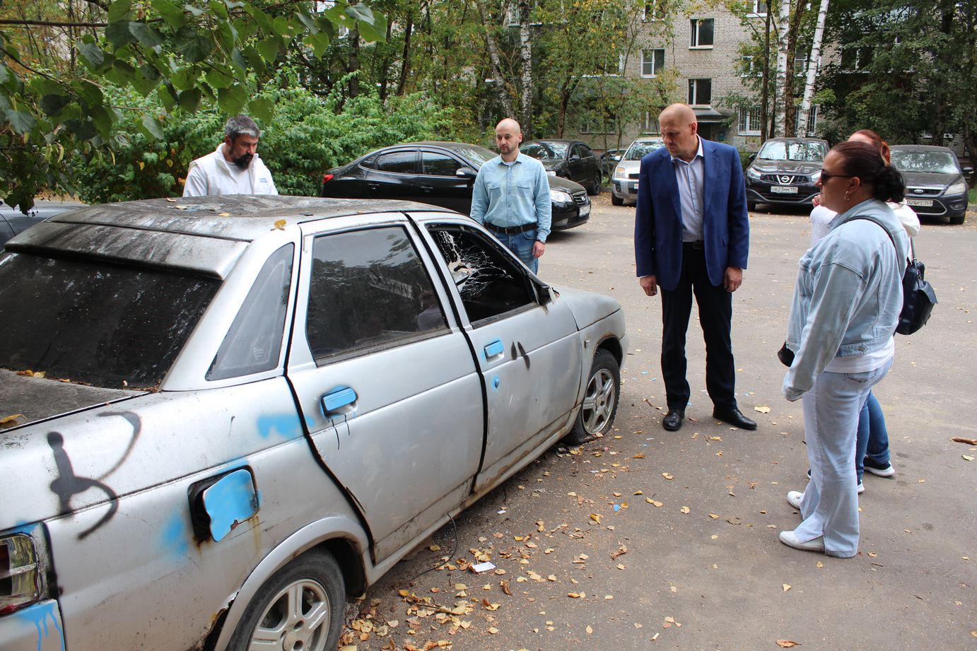 Заместитель главы городского округа Фрязино Антон Тропин встретился с жителями дома №14 по улице Полевой