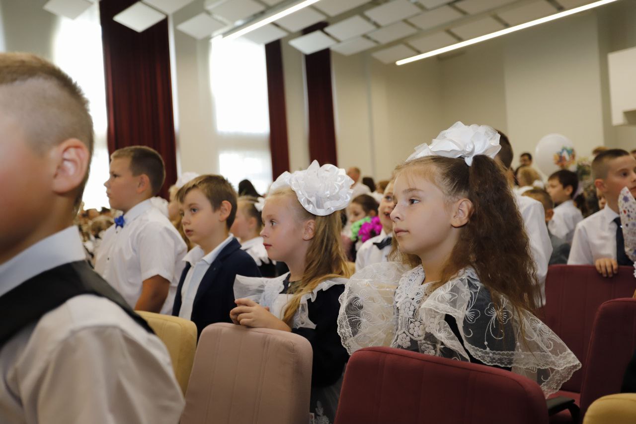 Глава городского округа Фрязино Дмитрий Воробьев поздравил юных фрязинцев с Днём знаний