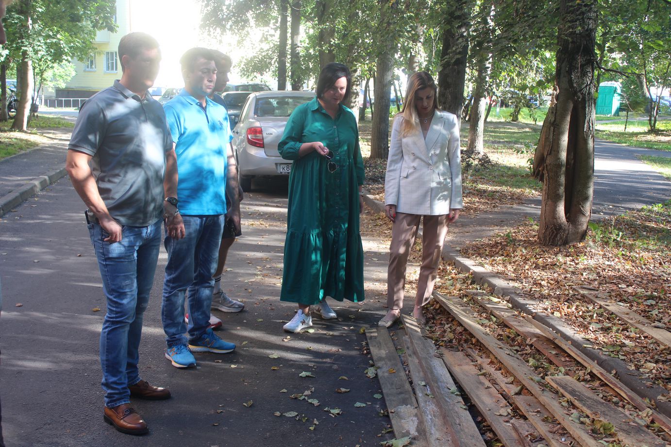 Заместитель главы городского округа Фрязино Наталия Князева встретилась с жителями в районе дома №15 по улице Вокзальной