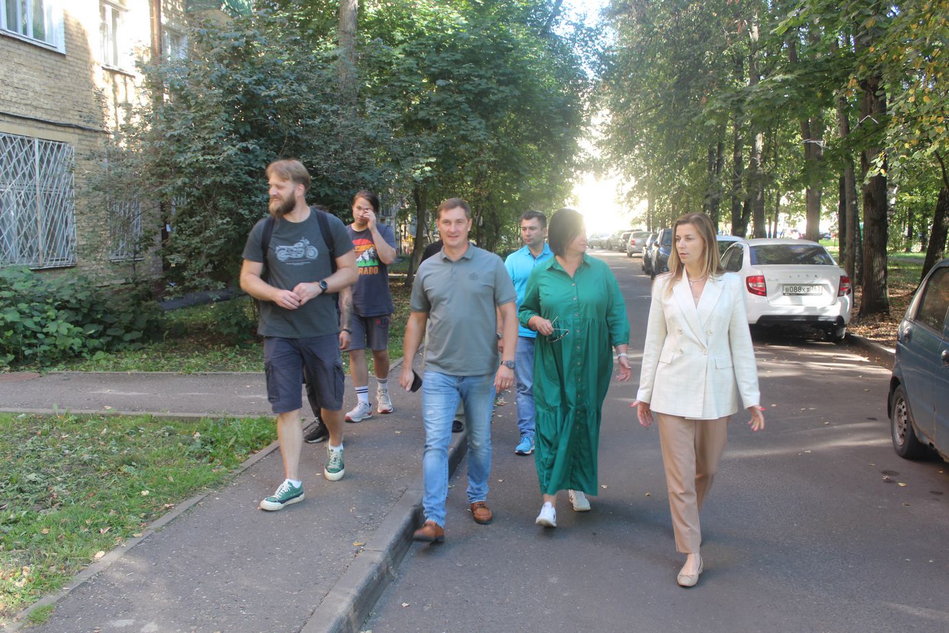 Заместитель главы городского округа Фрязино Наталия Князева встретилась с жителями в районе дома №15 по улице Вокзальной