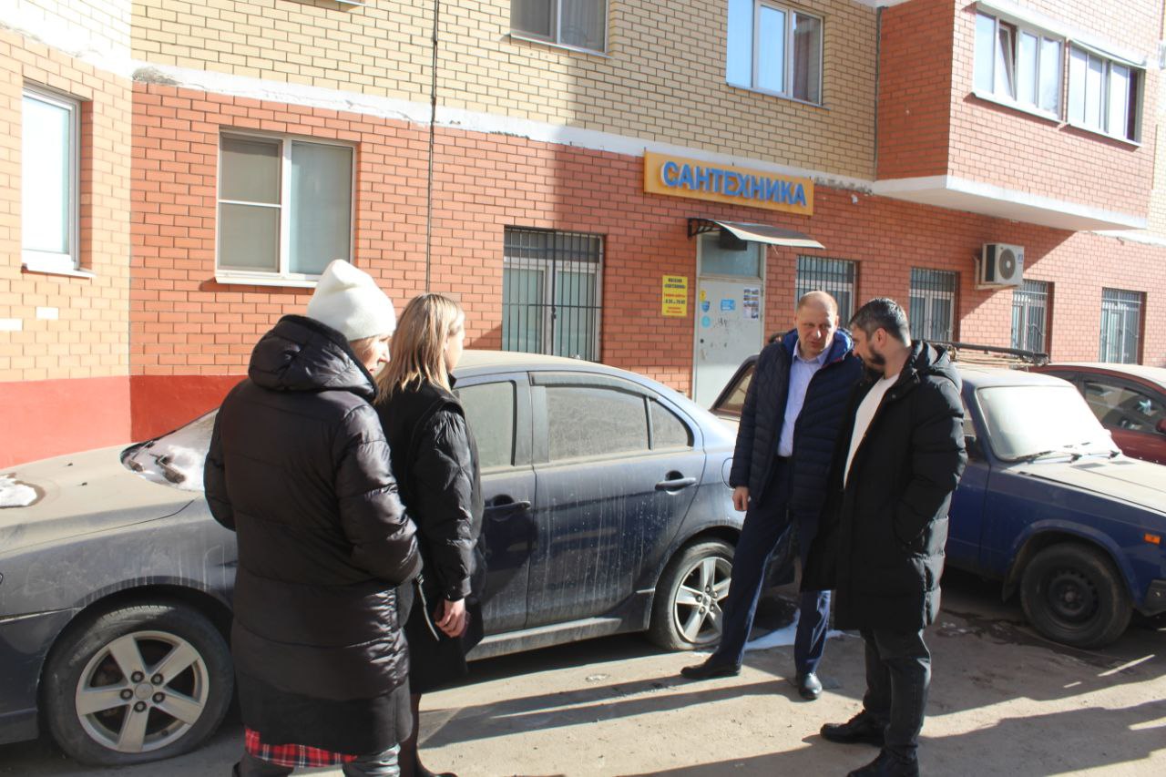 Заместитель главы городского округа Фрязино Антон Тропин провел встречу с жителями улицы Горького