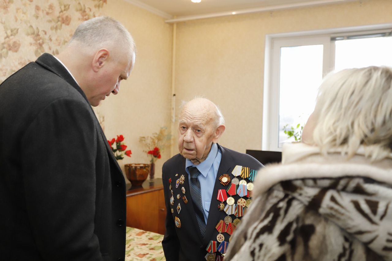Глава городского округа Фрязино Дмитрий Воробьев вручил медали ветеранам Великой Отечественной войны