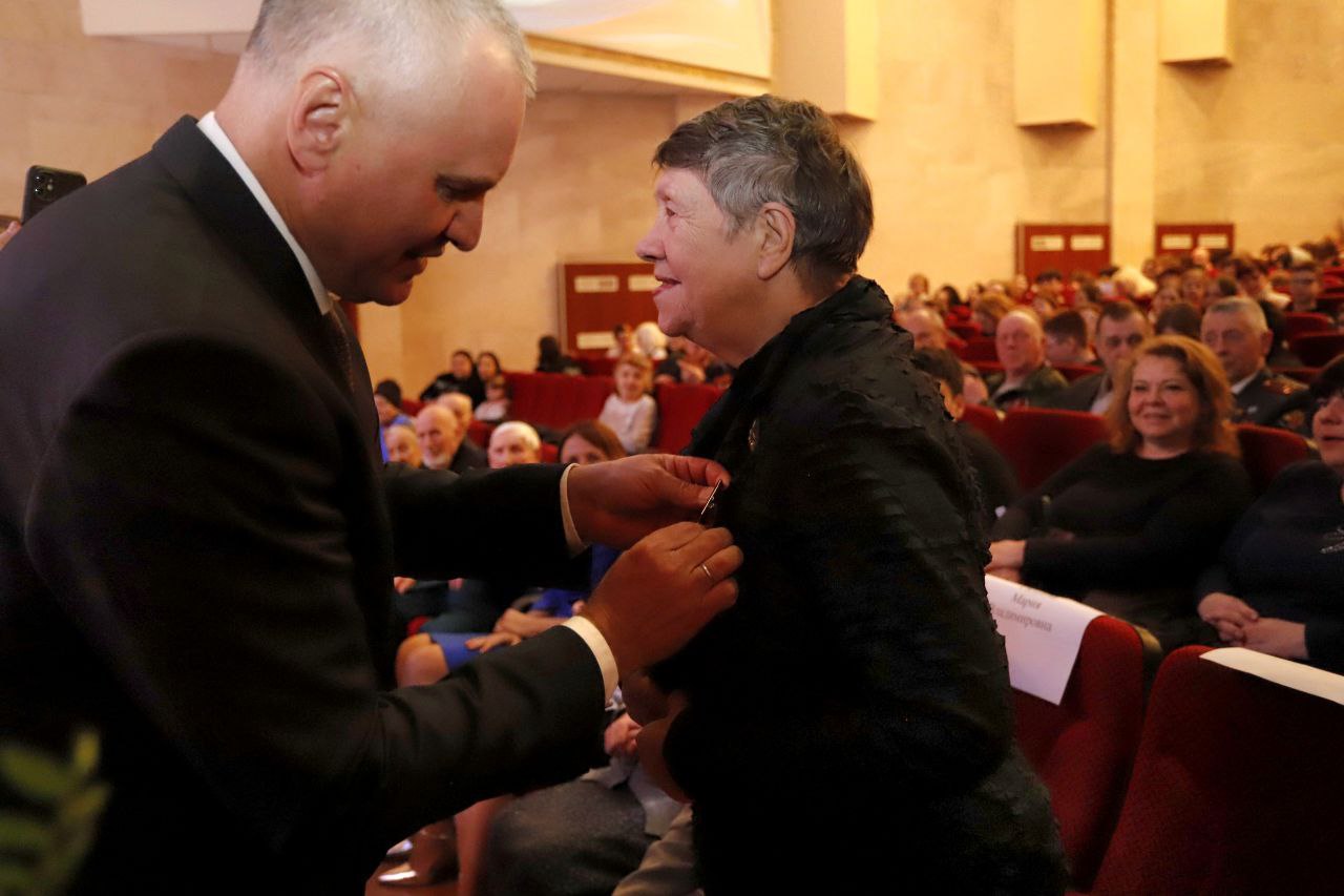 Глава городского округа Фрязино Дмитрий Воробьев вручил медали ветеранам Великой Отечественной войны