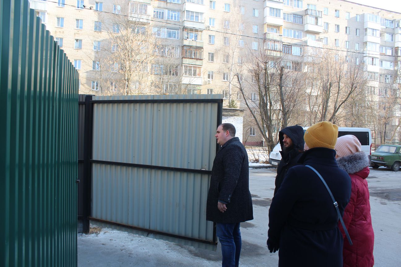 Заместитель главы городского округа Фрязино Артем Вольчак встретился с жителями домов № 8, 10 и 12 по Проспекту Мира