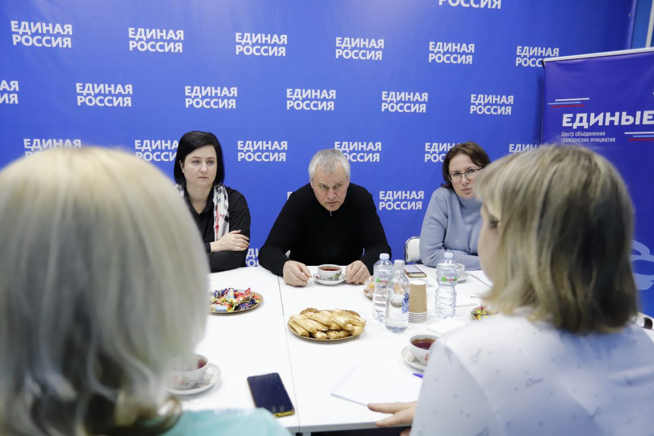 Глава городского округа Фрязино Дмитрий Воробьев встретился с родными бойцов, которые активно участвуют в общественной жизни Фрязино