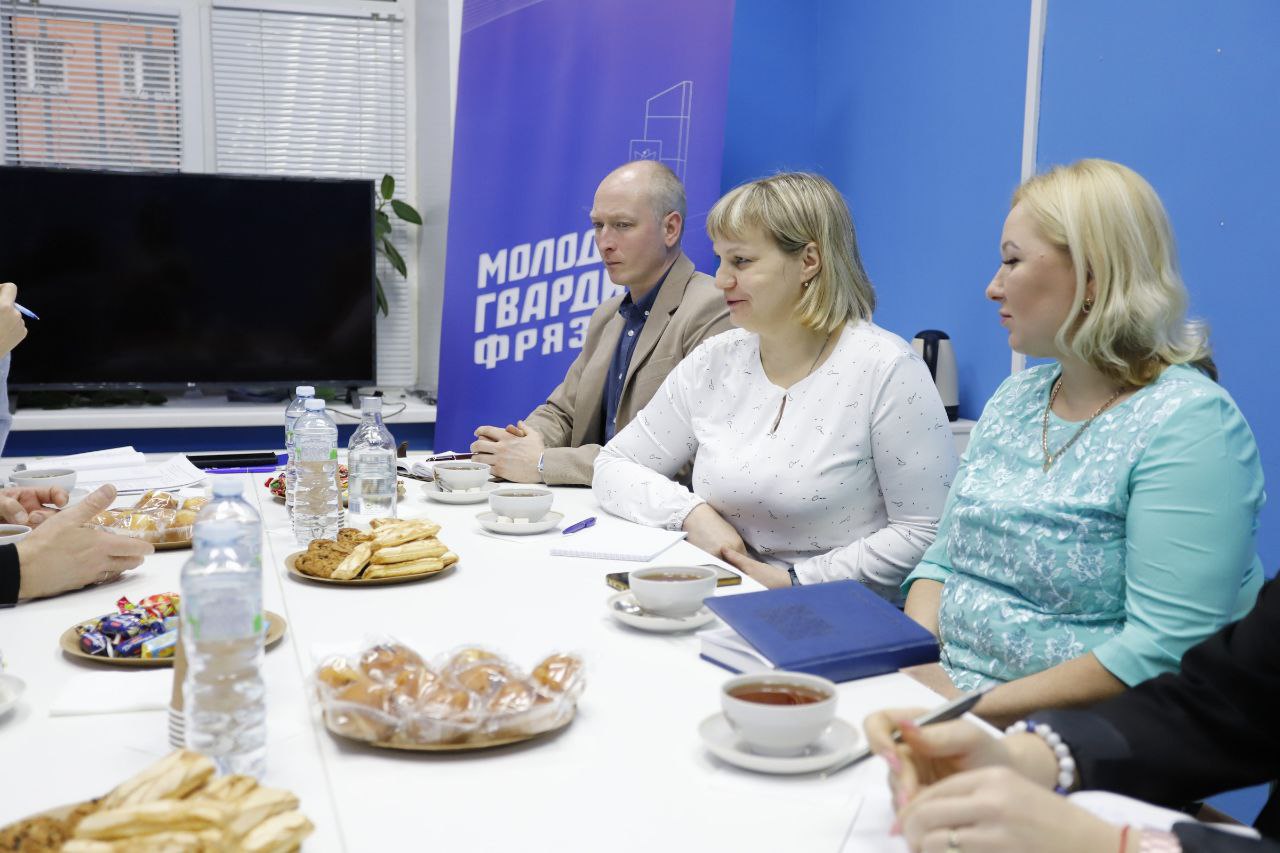 Глава городского округа Фрязино Дмитрий Воробьев встретился с родными бойцов, которые активно участвуют в общественной жизни Фрязино