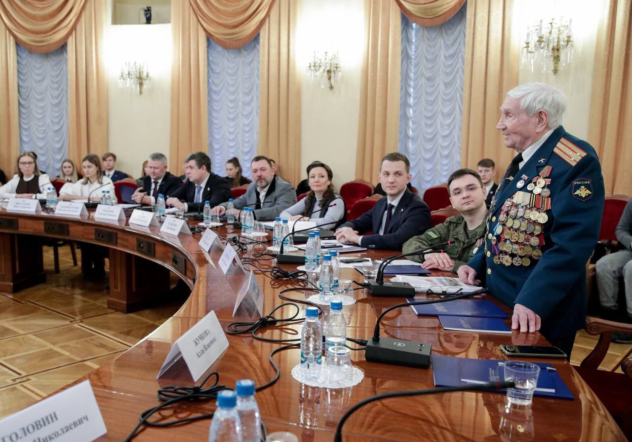 Наш ветеран Иван Иванович Жучков принял участие в работе круглого стола на тему «Роль наставничества участников СВО в патриотическом воспитании и социализации детей и молодежи»