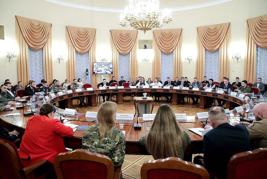 Наш ветеран Иван Иванович Жучков принял участие в работе круглого стола на тему «Роль наставничества участников СВО в патриотическом воспитании и социализации детей и молодежи»