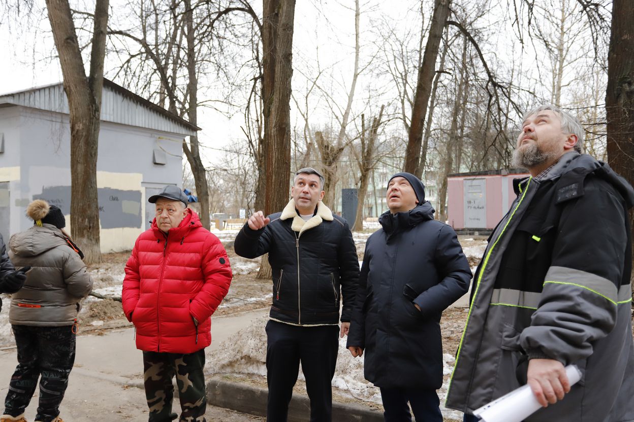 Первый заместитель главы городского округа Фрязино Нодар Бощеван провел встречу с жителями дома №8 по улице Институтская