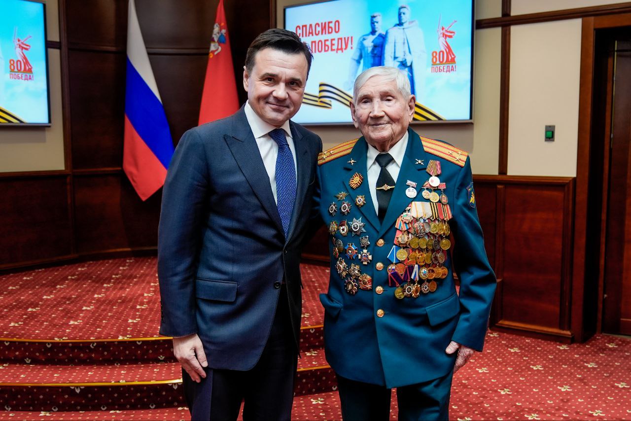 Губернатор Московской области Андрей Воробьев вручил медаль почетному жителю Фрязино Ивану Ивановичу Жучкову