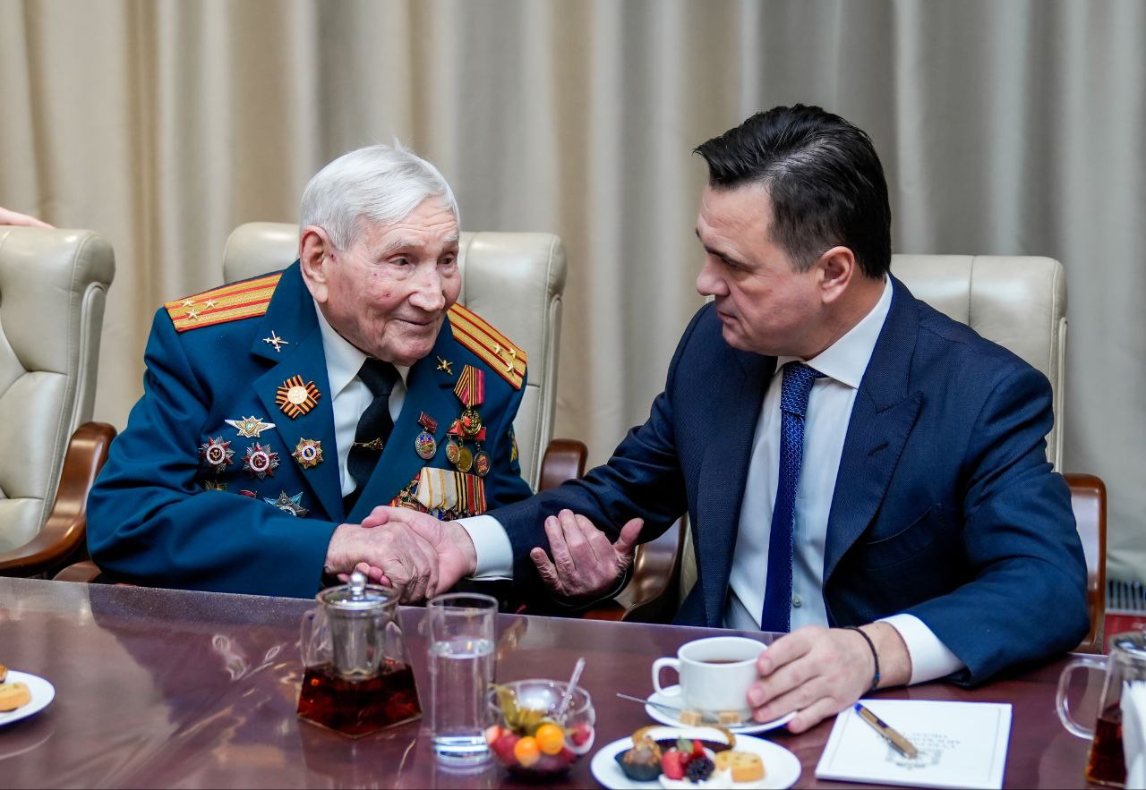 Губернатор Московской области Андрей Воробьев вручил медаль почетному жителю Фрязино Ивану Ивановичу Жучкову