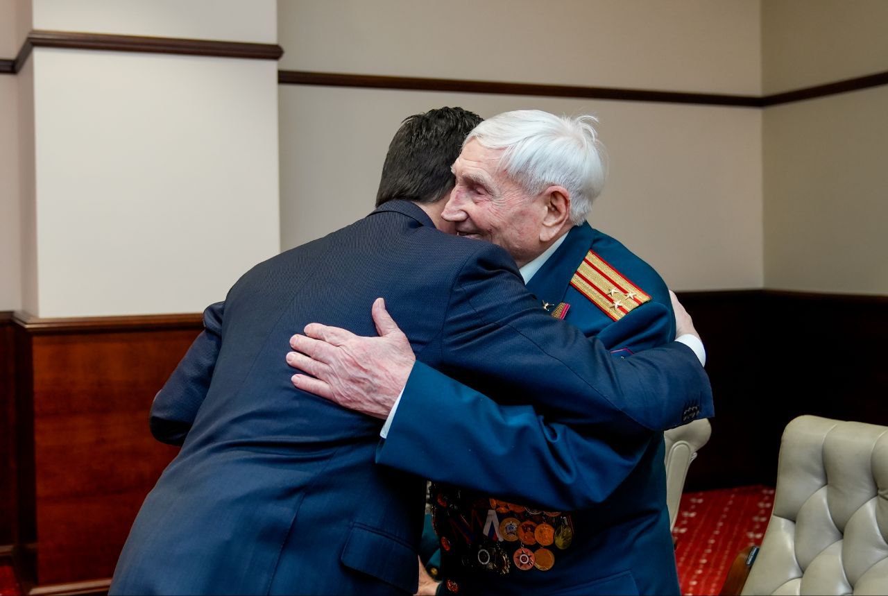 Губернатор Московской области Андрей Воробьев вручил медаль почетному жителю Фрязино Ивану Ивановичу Жучкову