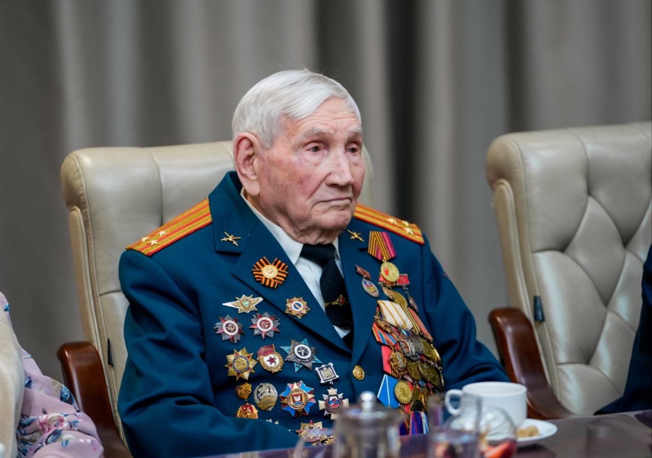 Губернатор Московской области Андрей Воробьев вручил медаль почетному жителю Фрязино Ивану Ивановичу Жучкову