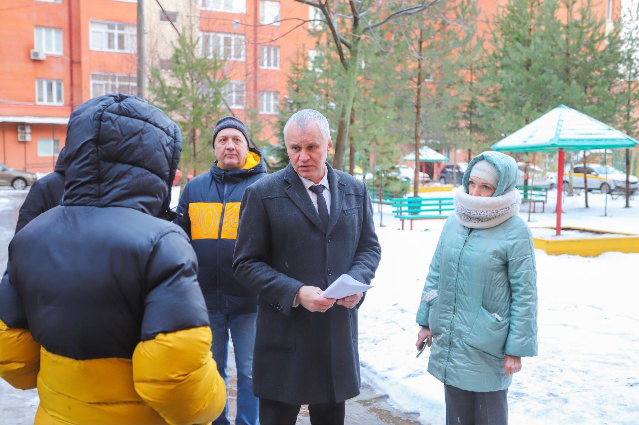 Глава городского округа Фрязино Дмитрий Воробьев встретился с жителями дома №4 по улице Лесная