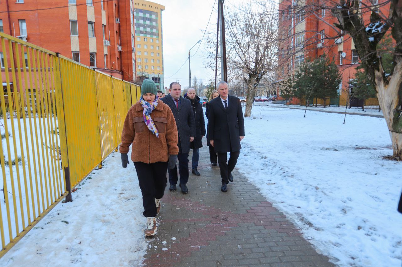 Глава городского округа Фрязино Дмитрий Воробьев встретился с жителями дома №4 по улице Лесная