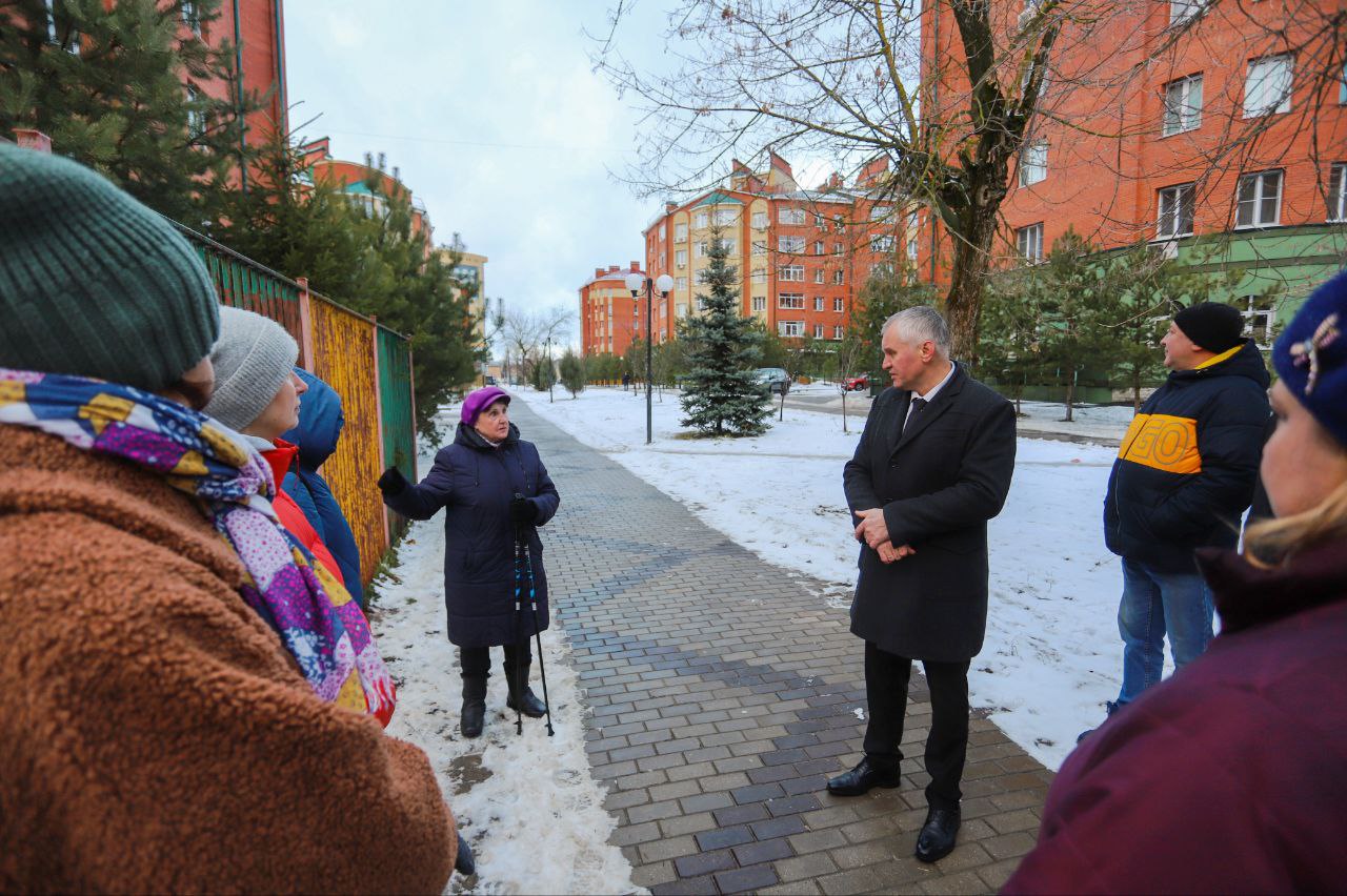 Глава городского округа Фрязино Дмитрий Воробьев встретился с жителями дома №4 по улице Лесная