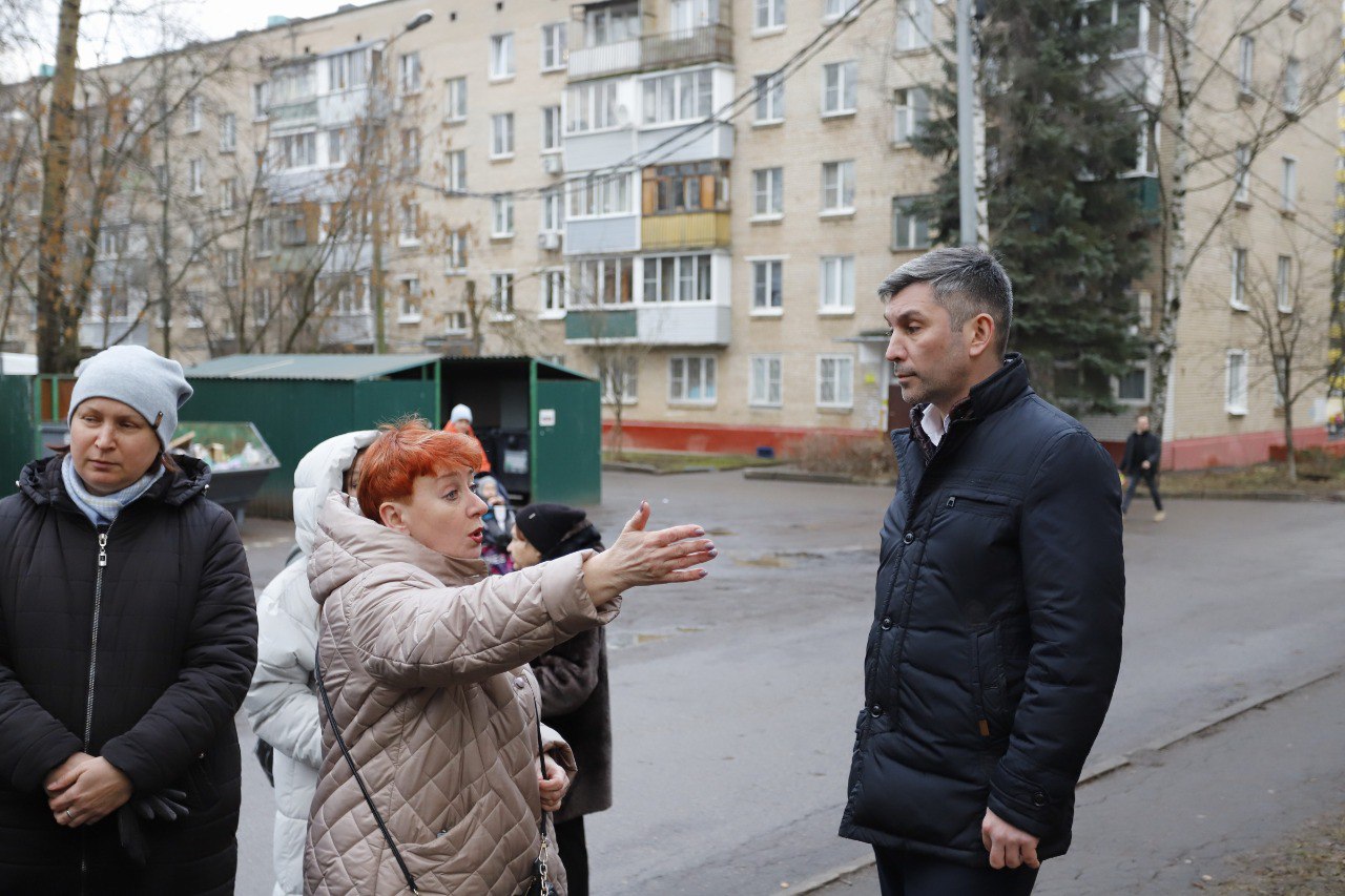 Первый заместитель главы Нодар Бощеван провел встречу с жителями дома №1б по улице Школьная