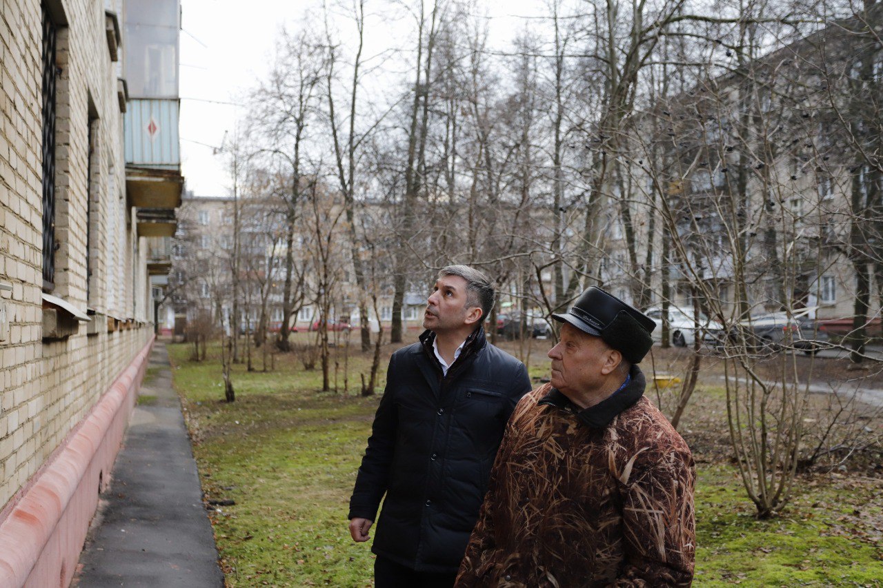 Первый заместитель главы Нодар Бощеван провел встречу с жителями дома №1б по улице Школьная