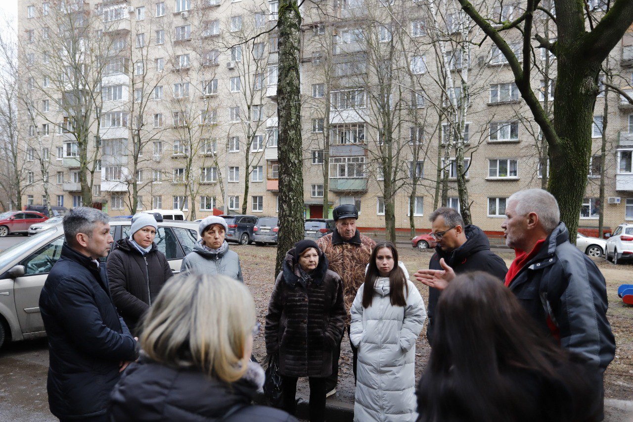 Первый заместитель главы Нодар Бощеван провел встречу с жителями дома №1б по улице Школьная