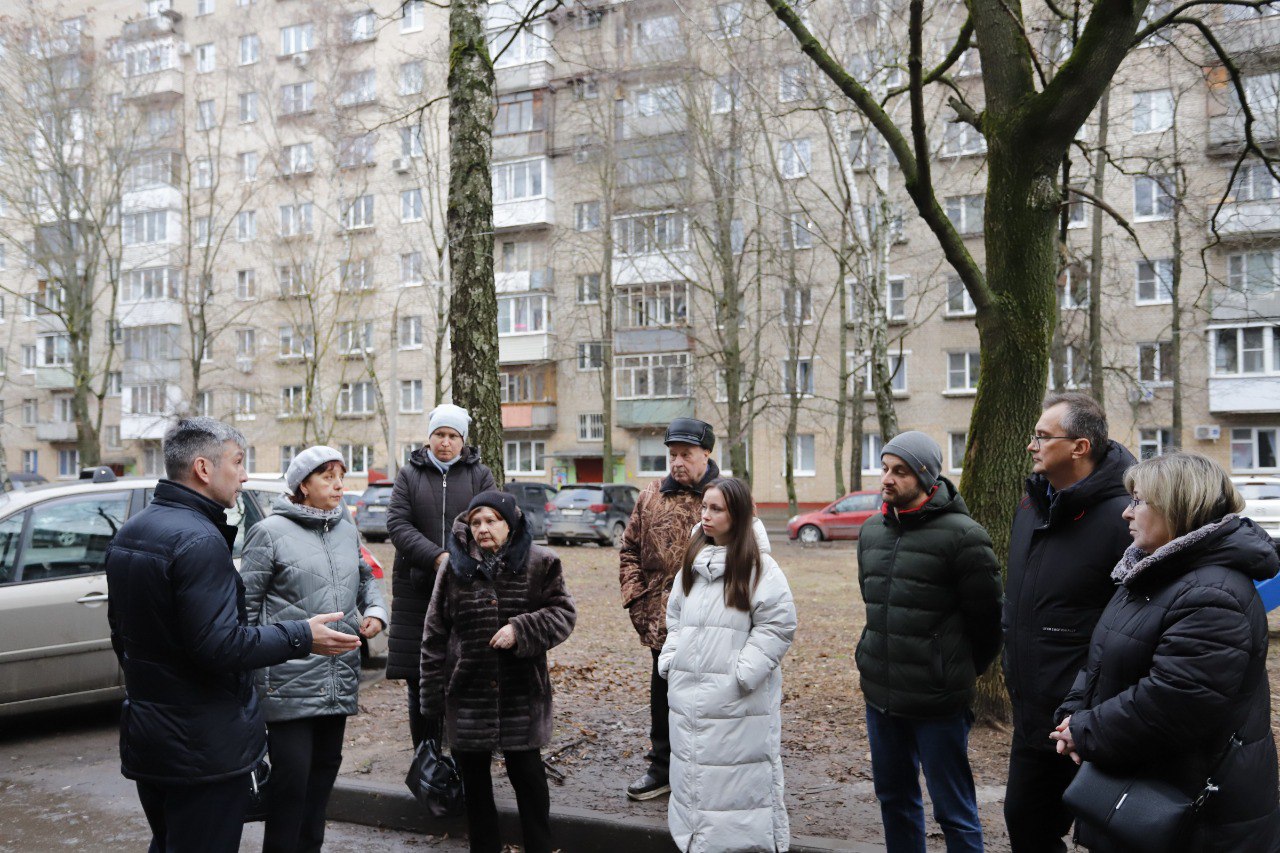 Первый заместитель главы Нодар Бощеван провел встречу с жителями дома №1б по улице Школьная