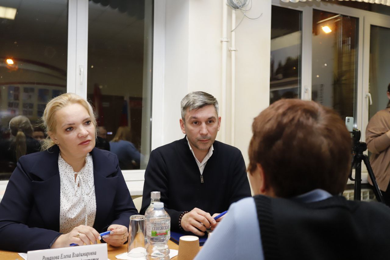 В школе №3 прошла открытая встреча с жителями в формате «выездной администрации»