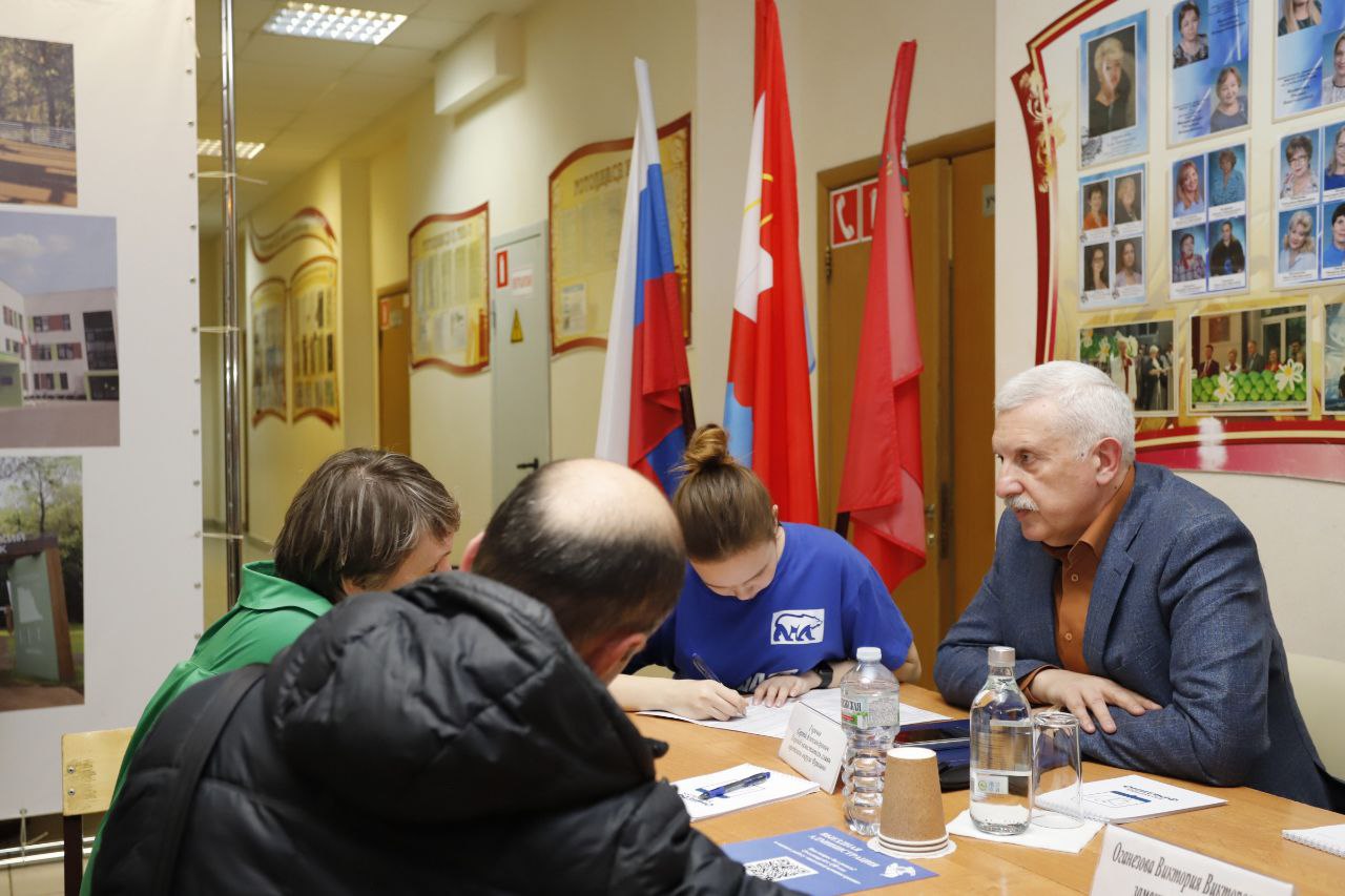 В школе №3 прошла открытая встреча с жителями в формате «выездной администрации»