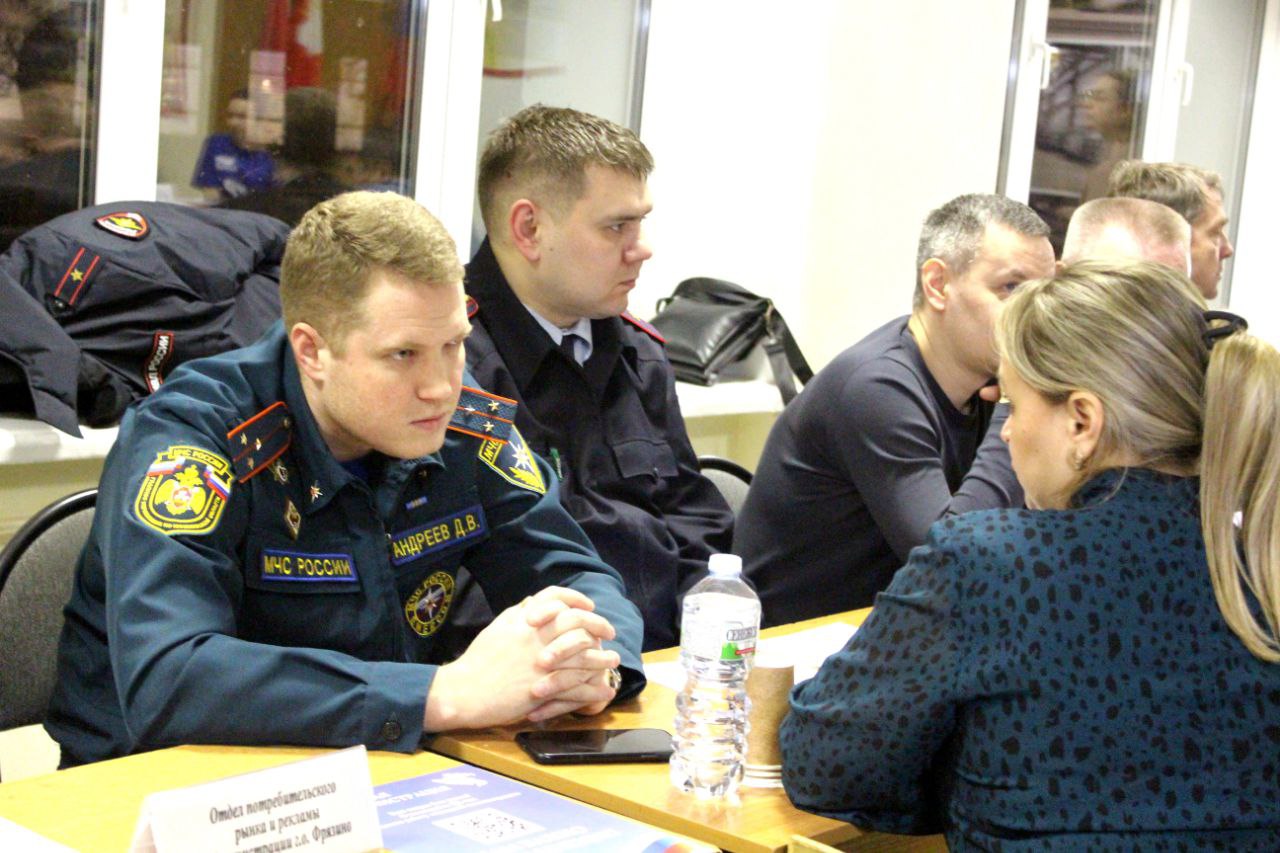 В школе №3 прошла открытая встреча с жителями в формате «выездной администрации»