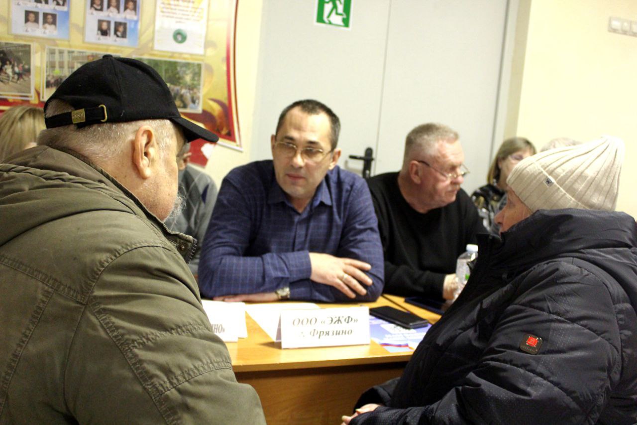 В школе №3 прошла открытая встреча с жителями в формате «выездной администрации»